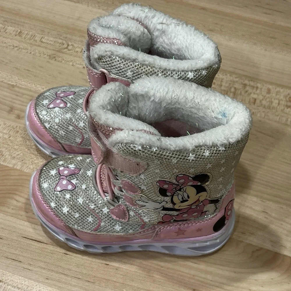 Pink‎ Minnie Mouse Light-Up Snow Boots, Little Girls Size 8